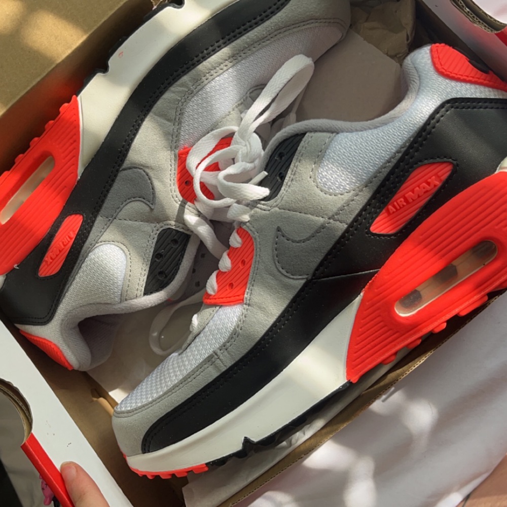 Air Max 95 Infrared NEW WITH BOX size Mens 7Y or women’s 8.5
